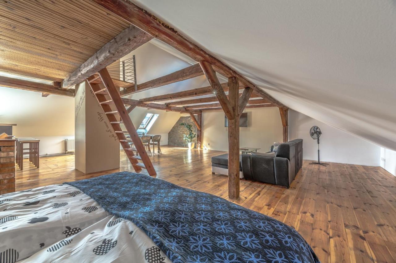 Ubytovani Na Namesti Nove Mesto pod Smrkem Exteriér fotografie
